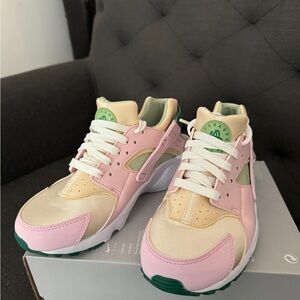 Nike Huarache Run size 5.5Y